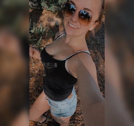 Nacktes geleaktes OnlyFans-Foto von Kylie Harrell