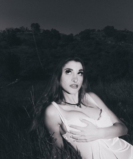 Обнаженная фотография утечки OnlyFans от Fikikikie