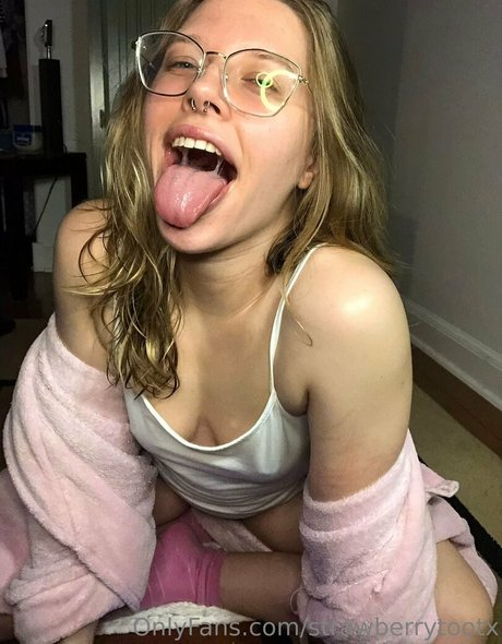 Nahá fotka uniklých OnlyFans od Strawberrytootx