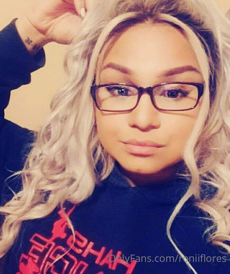 Nacktes geleaktes OnlyFans-Foto von Roniiflores