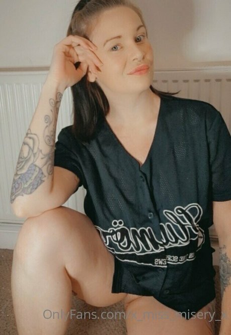 Nahá fotka uniklých OnlyFans od Xmissmiseryx