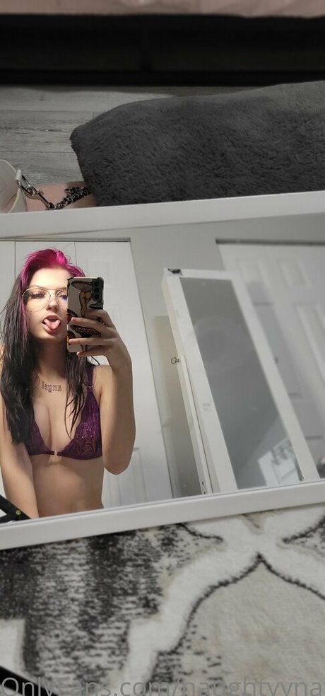 Naken lekkede OnlyFans-bilde av Naughtyynavii