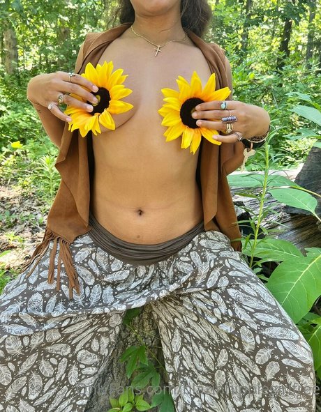 Naakte gelekte OnlyFans-foto van Anapeaceandloveppv