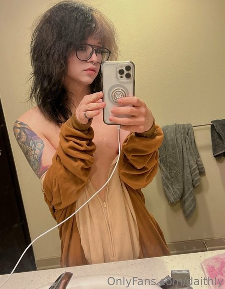 Alasti lekkinud OnlyFans-i pilt Alsweyrs