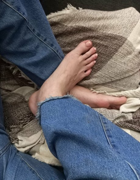 Alasti lekkinud OnlyFans-i pilt Claritafeet