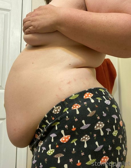 Naakte gelekte OnlyFans-foto van Stonedpiglet