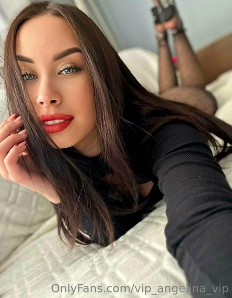 Alasti lekkinud OnlyFans-i pilt Vipangelinavip