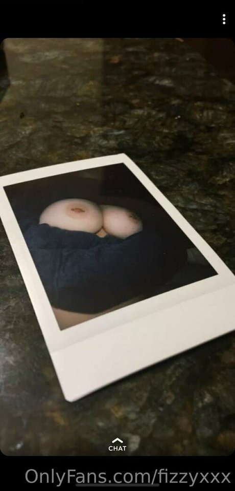 Alasti lekkinud OnlyFans-i pilt Fizzyxxx