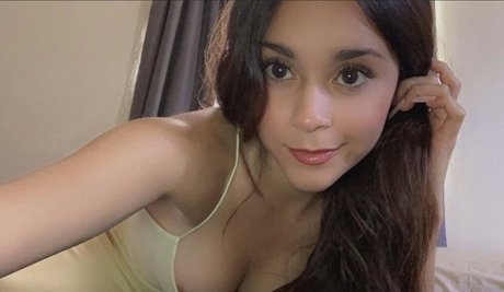 Alasti lekkinud OnlyFans-i pilt Cherrybombbs