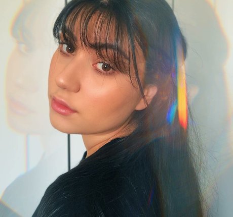 Alasti lekkinud OnlyFans-i pilt Yazzi