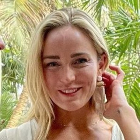 Nacktes geleaktes OnlyFans-Foto von Caity Lotz