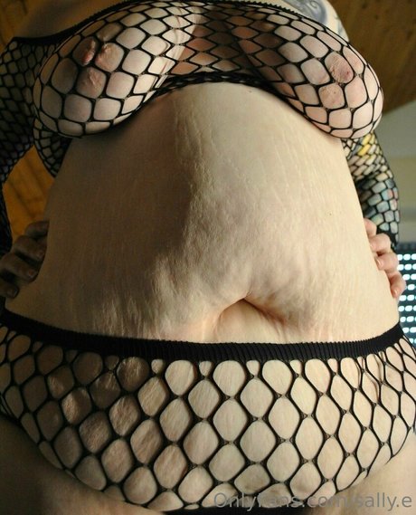 Naakte gelekte OnlyFans-foto van Sallye