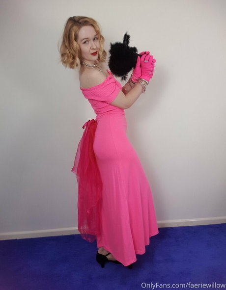 Naken lekkede OnlyFans-bilde av Faeriewillow