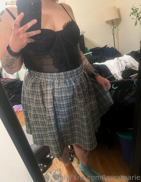 Naakte gelekte OnlyFans-foto van Laurxmarie