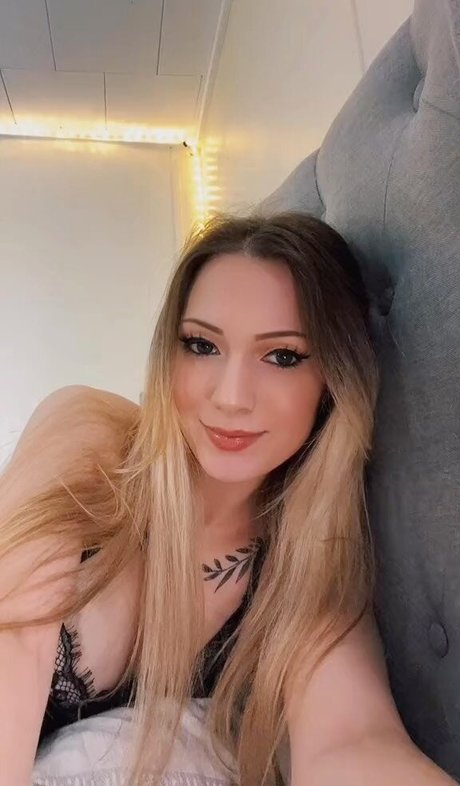 Naken lekkede OnlyFans-bilde av Little Momma