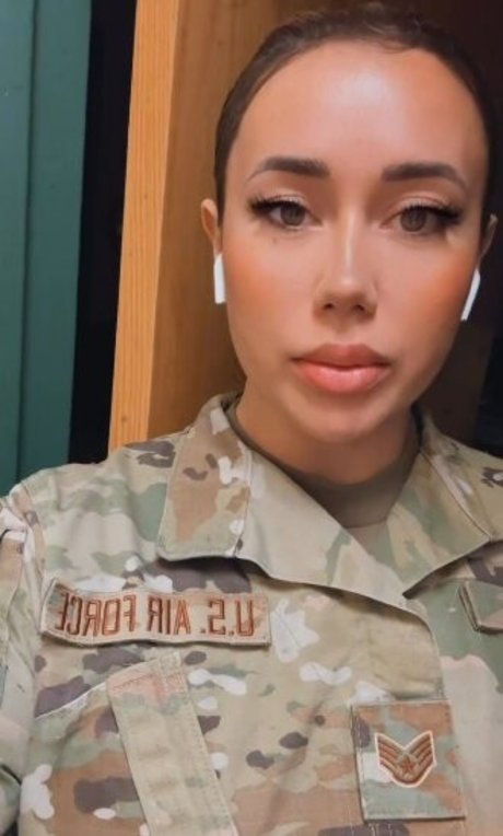 Alasti lekkinud OnlyFans-i pilt Haylagram