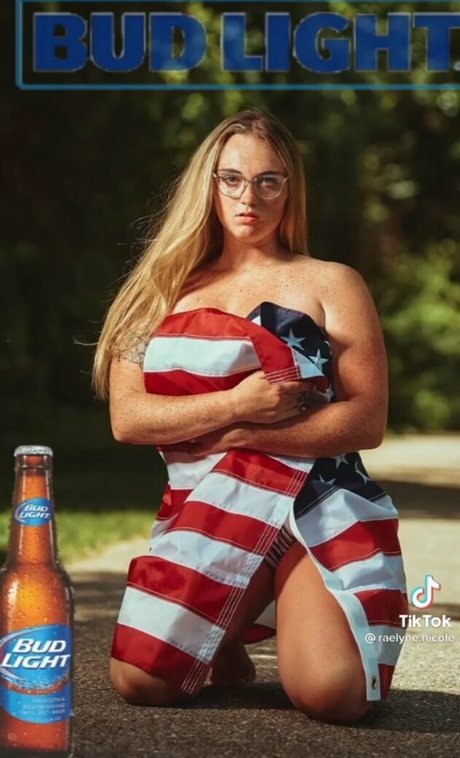 Alasti lekkinud OnlyFans-i pilt Raelyne Summeier