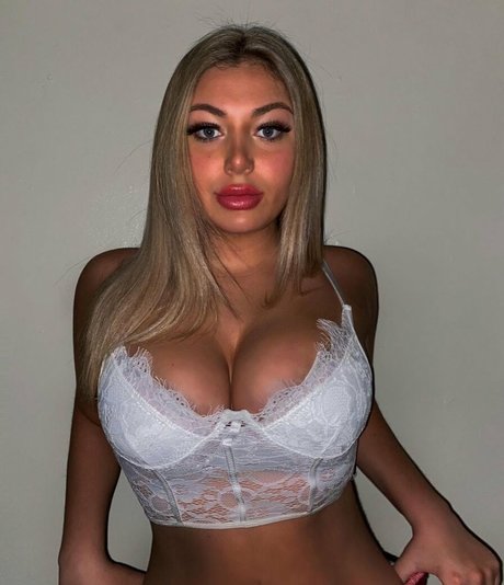 Alasti lekkinud OnlyFans-i pilt Meakelena