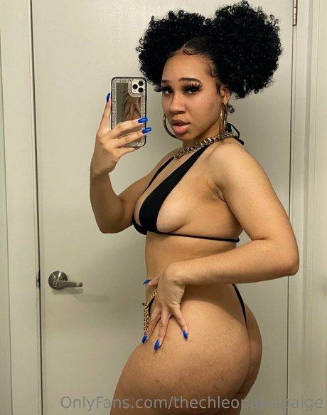 Naakte gelekte OnlyFans-foto van Thechleopatrapaige