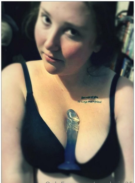 Naken läckt OnlyFans-bild av Sarahgirl25