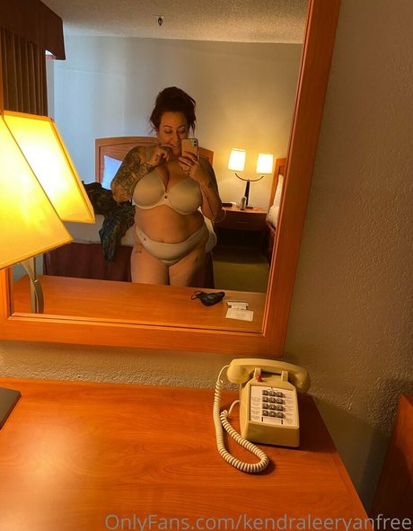 Naken lekkede OnlyFans-bilde av Kendraleeryanfree