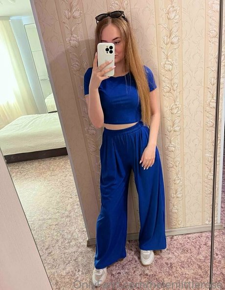 Naken läckt OnlyFans-bild av Helenlittlerose