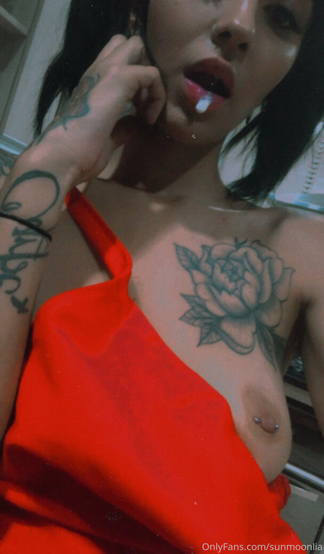 Naakte gelekte OnlyFans-foto van Sunmoonlia