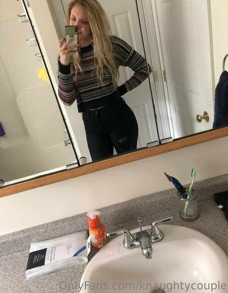 Naken läckt OnlyFans-bild av Knaughtycouple