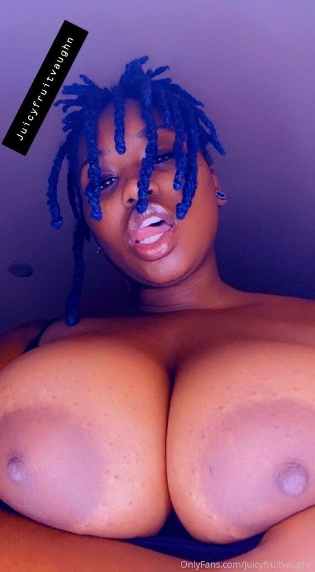 Foto desnuda filtrada de OnlyFans de Juicyfruitvaughn