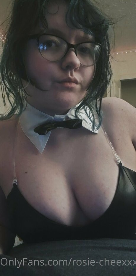 Naakte gelekte OnlyFans-foto van Rosiecheexxx