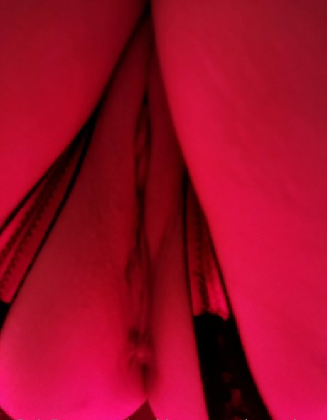 Naken lekkede OnlyFans-bilde av Suskivonsweethoneylove