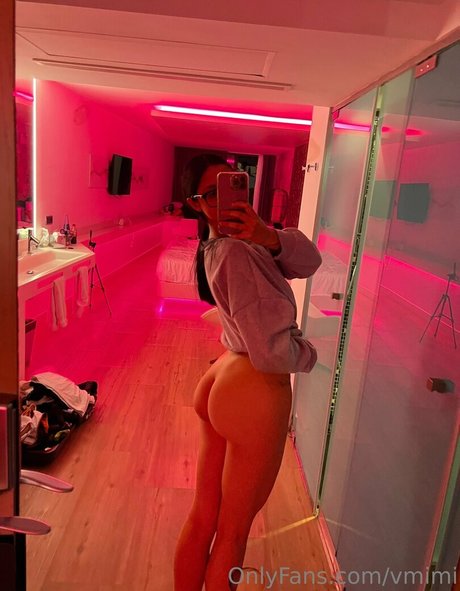 Foto di nudo di fuga di OnlyFans di Vmimi