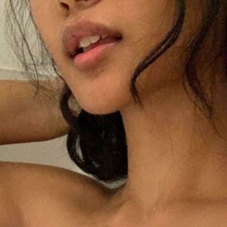 Naken lekkede OnlyFans-bilde av Ellielelliewellie