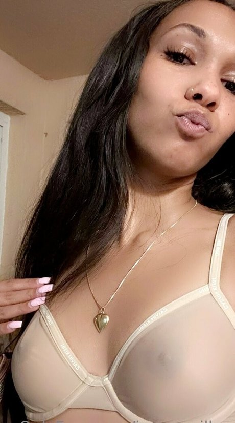 Nacktes geleaktes OnlyFans-Foto von Junepapillon