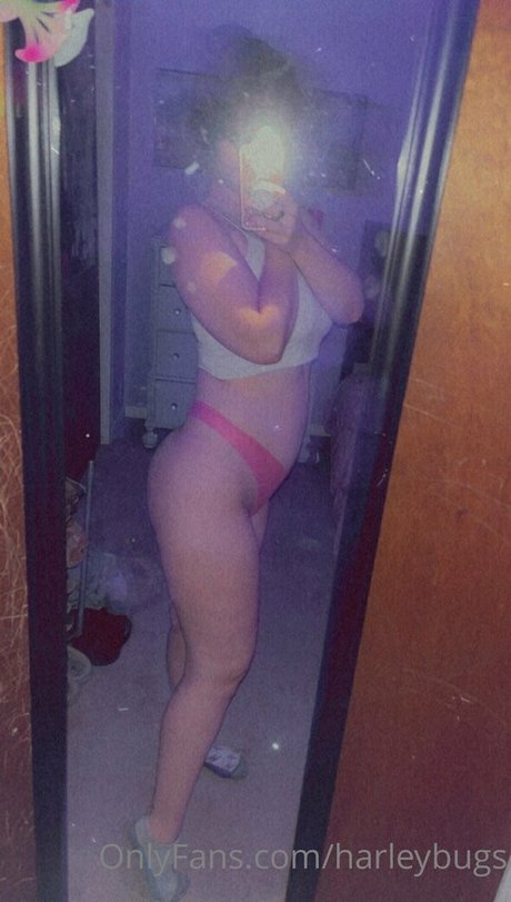 Naken lekkede OnlyFans-bilde av Harleybugs