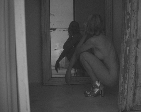 Naken lekkede OnlyFans-bilde av Niki Anson