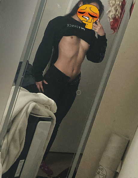 Naken lekkede OnlyFans-bilde av Momome03