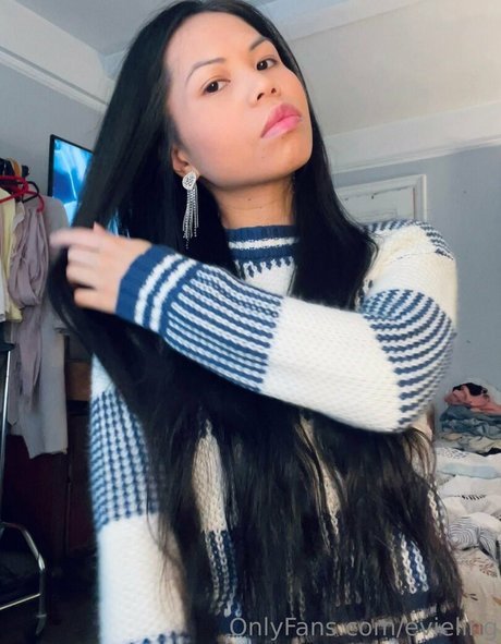 Nahá fotka uniklých OnlyFans od Evieling