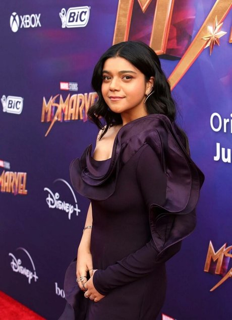 Naakte gelekte OnlyFans-foto van Iman Vellani