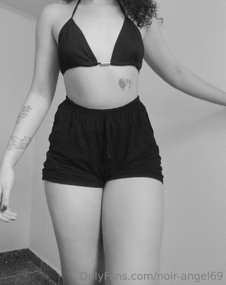 Naken lekkede OnlyFans-bilde av Noirangel69