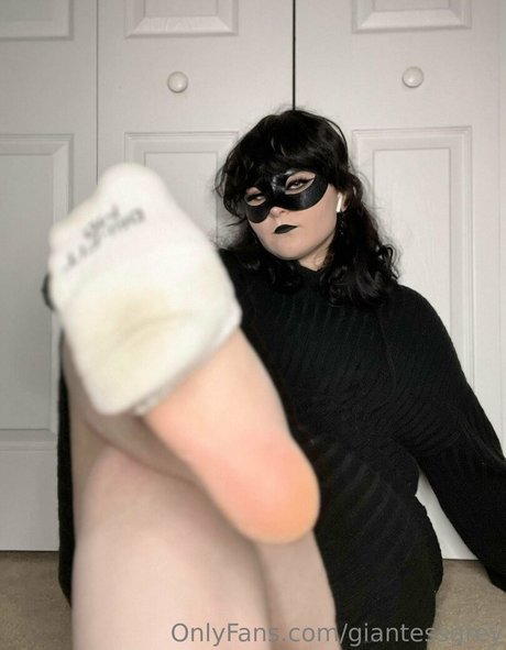 Foto di nudo di fuga di OnlyFans di Giantessgrey