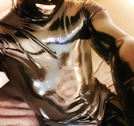 Nahá fotka uniklých OnlyFans od Neonlatex