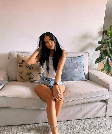 Nahá fotka uniklých OnlyFans od Pollyviennna