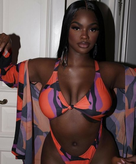 Naakte gelekte OnlyFans-foto van Thegirljt