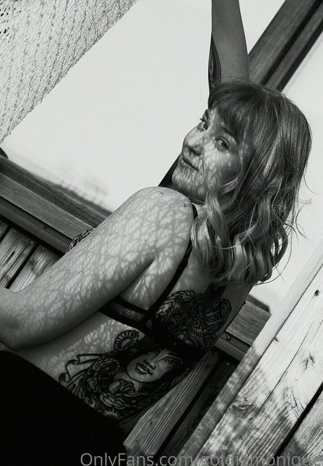 Nacktes geleaktes OnlyFans-Foto von Goldiemonique