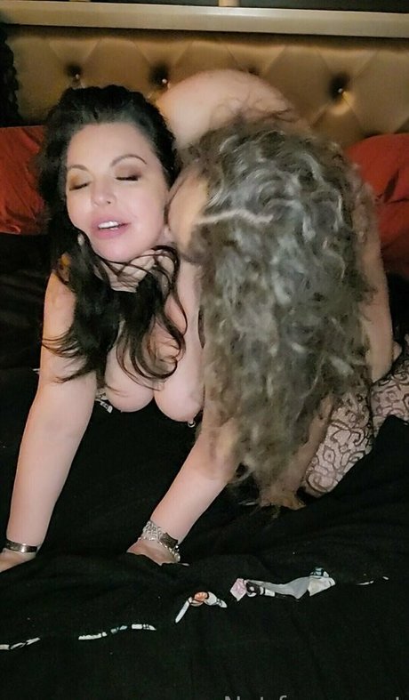 Nacktes geleaktes OnlyFans-Foto von Morticialane