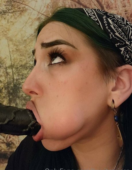 Naakte gelekte OnlyFans-foto van Alesa