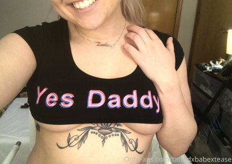 Naken läckt OnlyFans-bild av Tattedxbabextease
