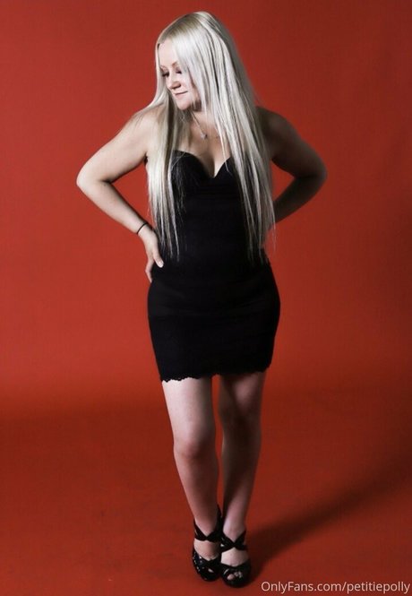 Alasti lekkinud OnlyFans-i pilt Petitiepolly