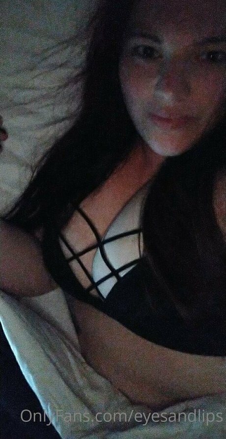 Nacktes geleaktes OnlyFans-Foto von Eyesandlips